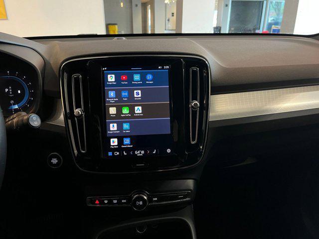 Photo of 2024 Blue Volvo XC40
