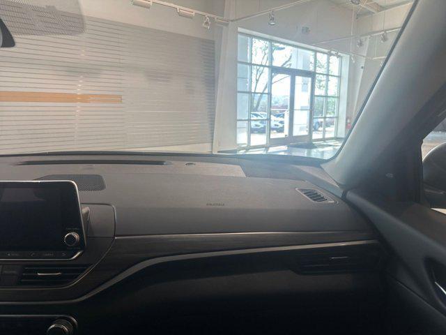 Photo of 2024 Super Black Nissan Altima