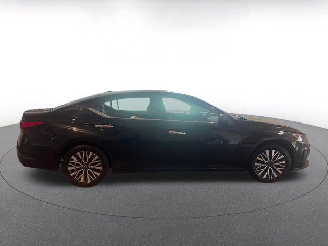 Photo of 2024 Super Black Nissan Altima