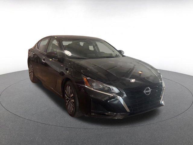 Photo of 2024 Super Black Nissan Altima
