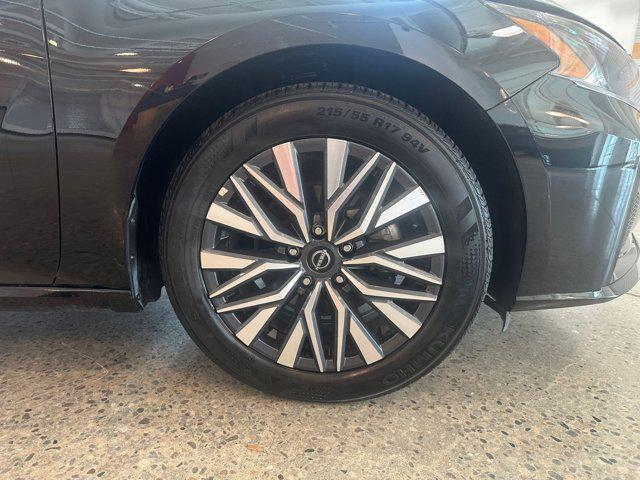 Photo of 2024 Super Black Nissan Altima