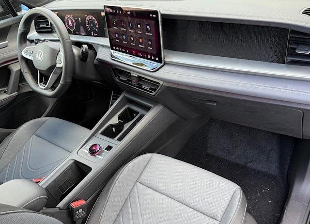 Photo of 2025 Deep Black Pearl Effect Volkswagen Tiguan