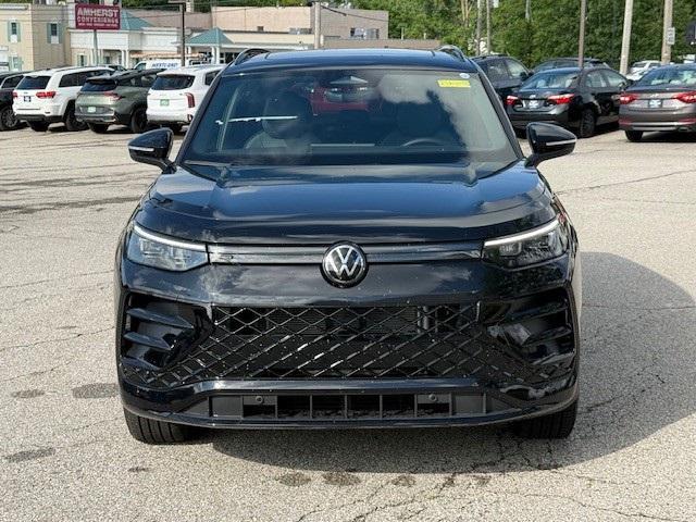 Photo of 2025 Deep Black Pearl Effect Volkswagen Tiguan