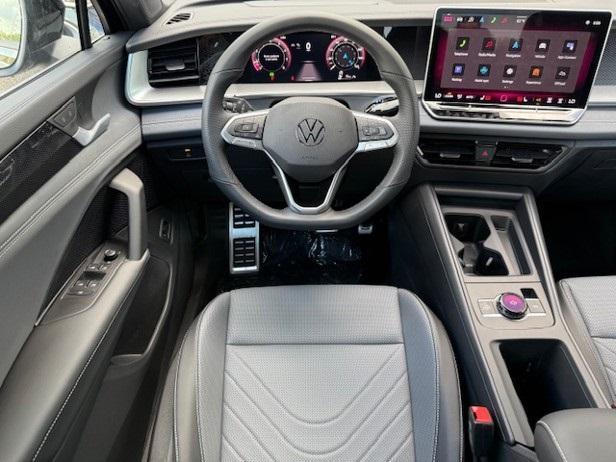 Photo of 2025 Deep Black Pearl Effect Volkswagen Tiguan