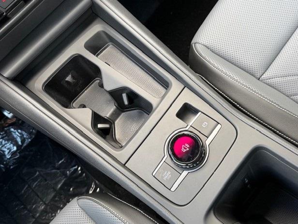 Photo of 2025 Deep Black Pearl Effect Volkswagen Tiguan