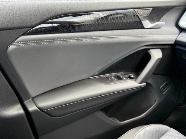 Photo of 2025 Deep Black Pearl Effect Volkswagen Tiguan