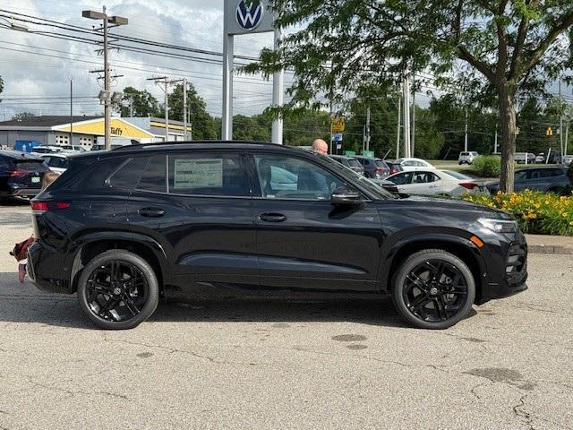 Photo of 2025 Deep Black Pearl Effect Volkswagen Tiguan