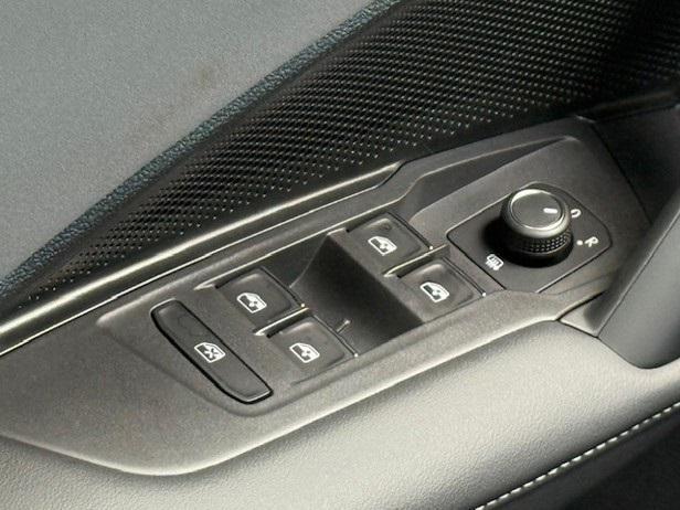 Photo of 2025 Deep Black Pearl Effect Volkswagen Tiguan