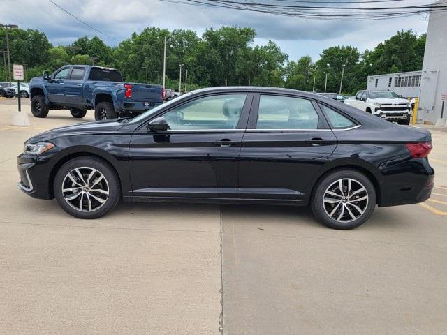 Photo of 2025 Deep Black Pearl Effect Volkswagen Jetta