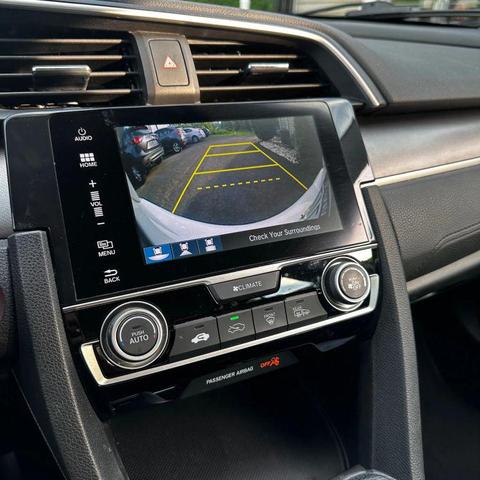 Photo of 2016 White Honda Civic