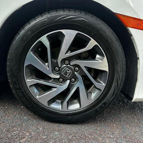 Photo of 2016 White Honda Civic