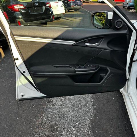 Photo of 2016 White Honda Civic