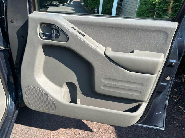 Photo of 2019 Arctic Blue Metallic Nissan Frontier