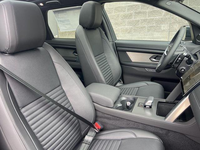 Photo of 2025 Silicon Silver Premium Metallic Land Rover Discovery Sport