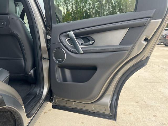 Photo of 2025 Silicon Silver Premium Metallic Land Rover Discovery Sport
