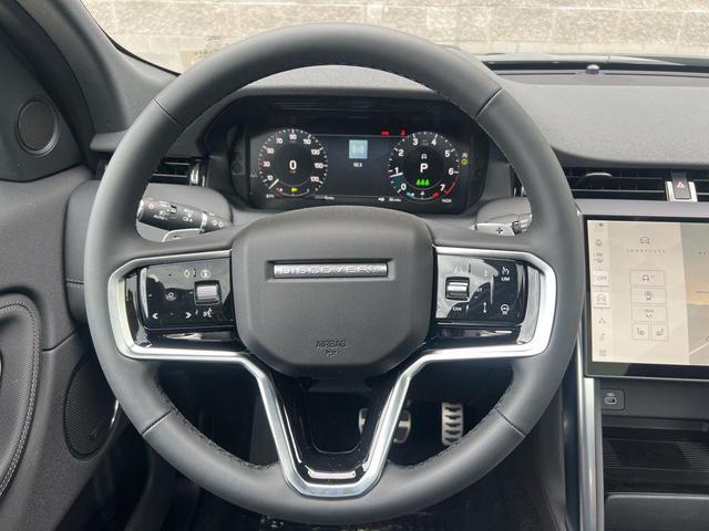 Photo of 2025 Silicon Silver Premium Metallic Land Rover Discovery Sport