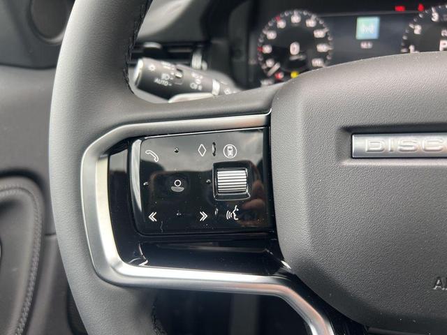 Photo of 2025 Silicon Silver Premium Metallic Land Rover Discovery Sport