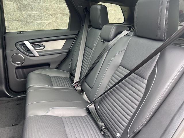 Photo of 2025 Silicon Silver Premium Metallic Land Rover Discovery Sport