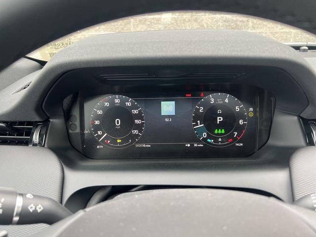 Photo of 2025 Silicon Silver Premium Metallic Land Rover Discovery Sport