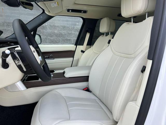 Photo of 2025 Ostuni Pearl White Premium Metallic Land Rover Range Rover