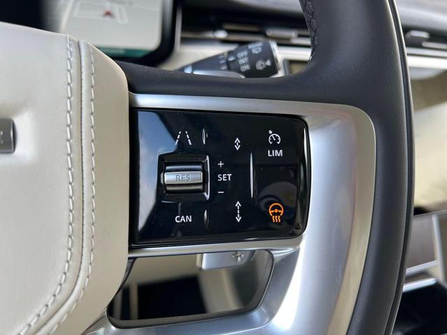 Photo of 2025 Ostuni Pearl White Premium Metallic Land Rover Range Rover