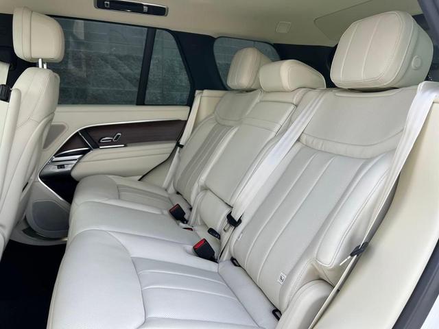 Photo of 2025 Ostuni Pearl White Premium Metallic Land Rover Range Rover