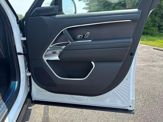 Photo of 2025 White Land Rover Range Rover