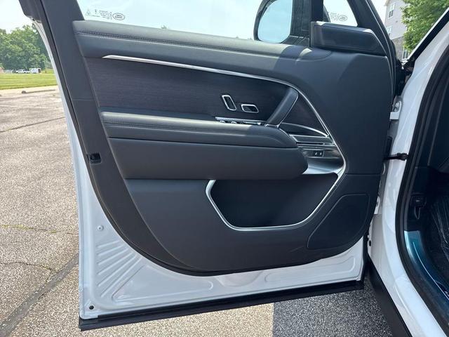 Photo of 2025 White Land Rover Range Rover