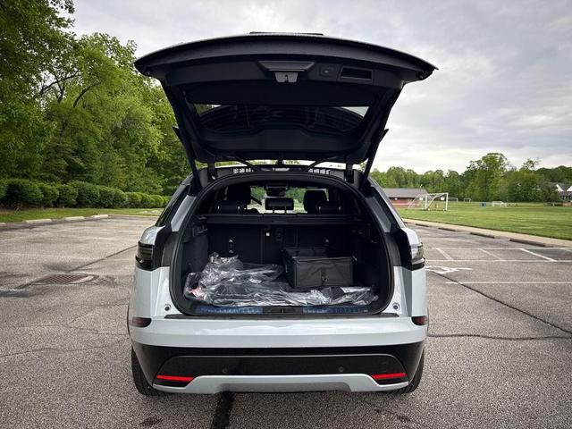 Photo of 2026 Arroios Grey Metallic Land Rover Range Rover Velar
