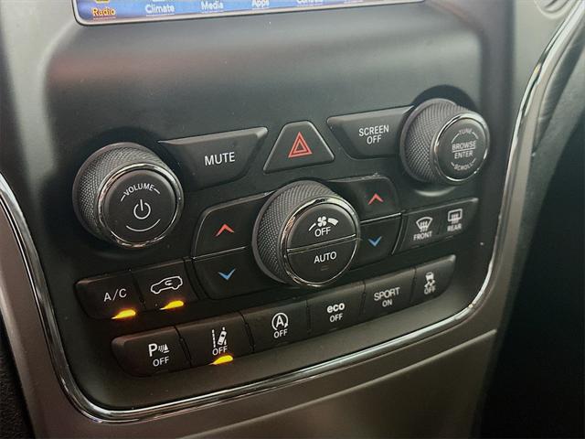 Photo of 2021 Diamond Black Crystal Pearlcoat Jeep Grand Cherokee