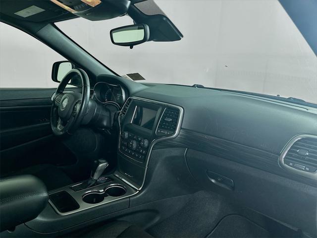 Photo of 2021 Diamond Black Crystal Pearlcoat Jeep Grand Cherokee