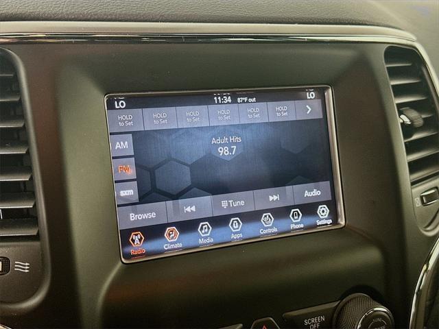 Photo of 2021 Diamond Black Crystal Pearlcoat Jeep Grand Cherokee