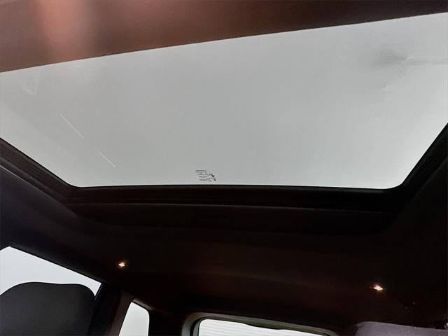 Photo of 2021 Diamond Black Crystal Pearlcoat Jeep Grand Cherokee