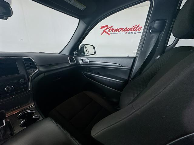 Photo of 2021 Diamond Black Crystal Pearlcoat Jeep Grand Cherokee