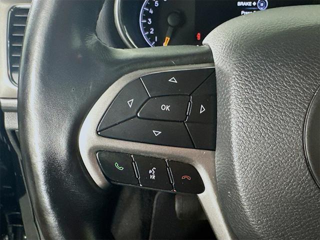Photo of 2021 Diamond Black Crystal Pearlcoat Jeep Grand Cherokee