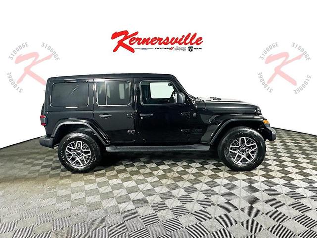 Photo of 2025 Black Clearcoat Jeep Wrangler