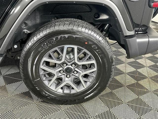 Photo of 2025 Black Clearcoat Jeep Wrangler