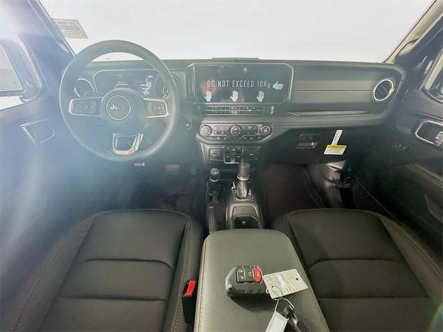 Photo of 2025 Black Clearcoat Jeep Wrangler