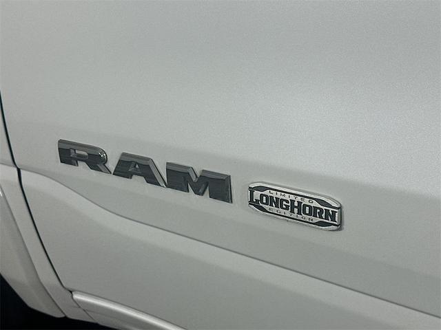 Photo of 2022 Ivory White Tri-Coat Pearlcoat RAM 1500