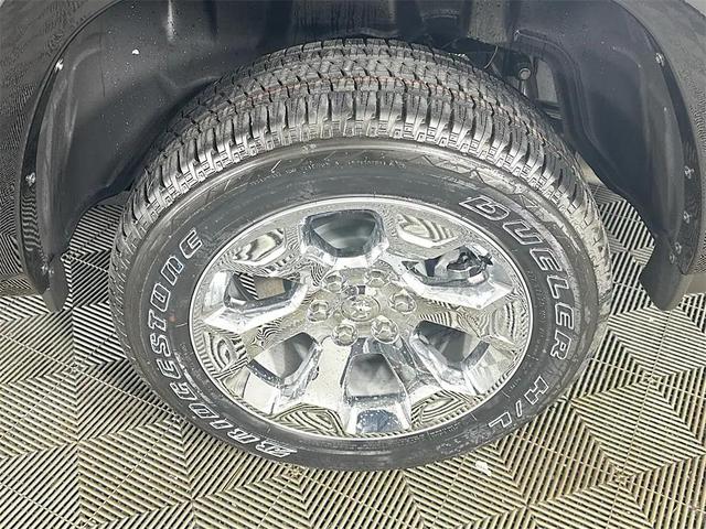 Photo of 2026 Diamond Black Crystal Pearlcoat RAM 1500