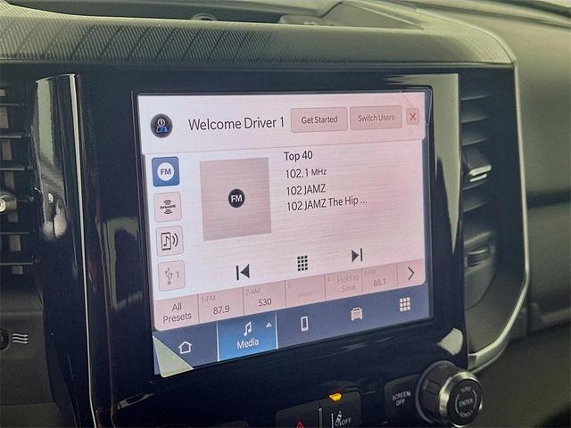 Photo of 2026 Diamond Black Crystal Pearlcoat RAM 1500