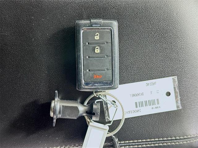 Photo of 2023 Diamond Black Crystal Pearlcoat Jeep Grand Cherokee L