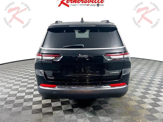 Photo of 2023 Diamond Black Crystal Pearlcoat Jeep Grand Cherokee L