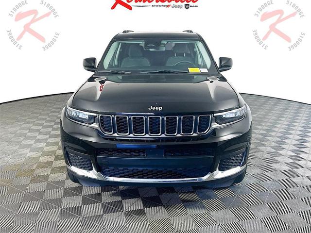 Photo of 2023 Diamond Black Crystal Pearlcoat Jeep Grand Cherokee L