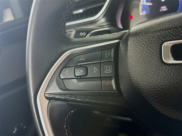 Photo of 2023 Diamond Black Crystal Pearlcoat Jeep Grand Cherokee L