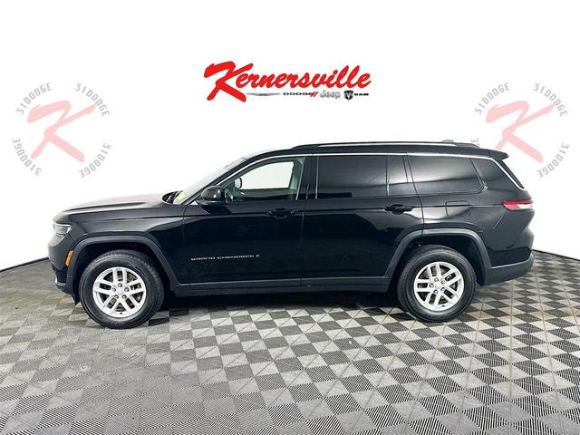 Photo of 2023 Diamond Black Crystal Pearlcoat Jeep Grand Cherokee L