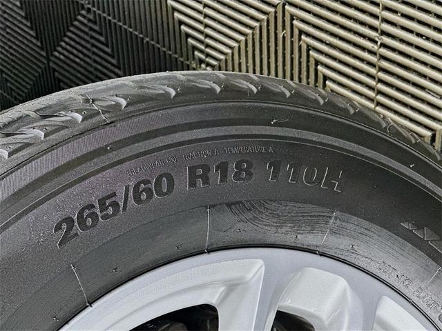 Photo of 2023 Diamond Black Crystal Pearlcoat Jeep Grand Cherokee L