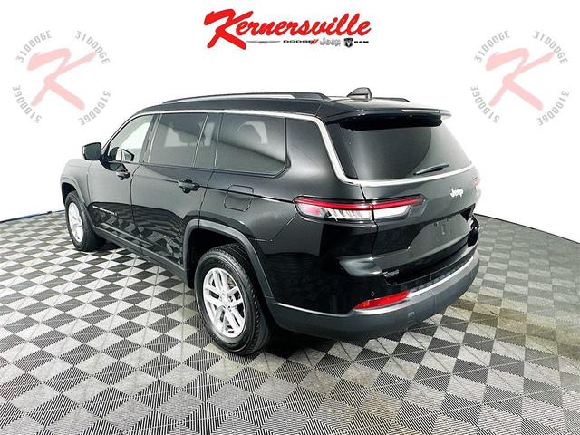Photo of 2023 Diamond Black Crystal Pearlcoat Jeep Grand Cherokee L