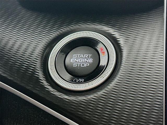 Photo of 2023 Diamond Black Crystal Pearlcoat Jeep Grand Cherokee L
