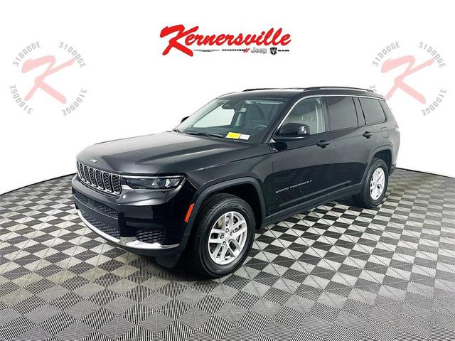 Photo of 2023 Diamond Black Crystal Pearlcoat Jeep Grand Cherokee L